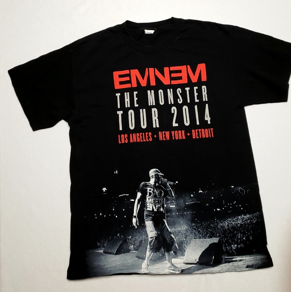 Eminem concert rapper tour shirt